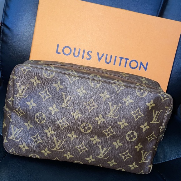 Louis Vuitton Handbags - ❌Sold❌Authentic LV Vintage Monogram Toiletry Trousse 28💥